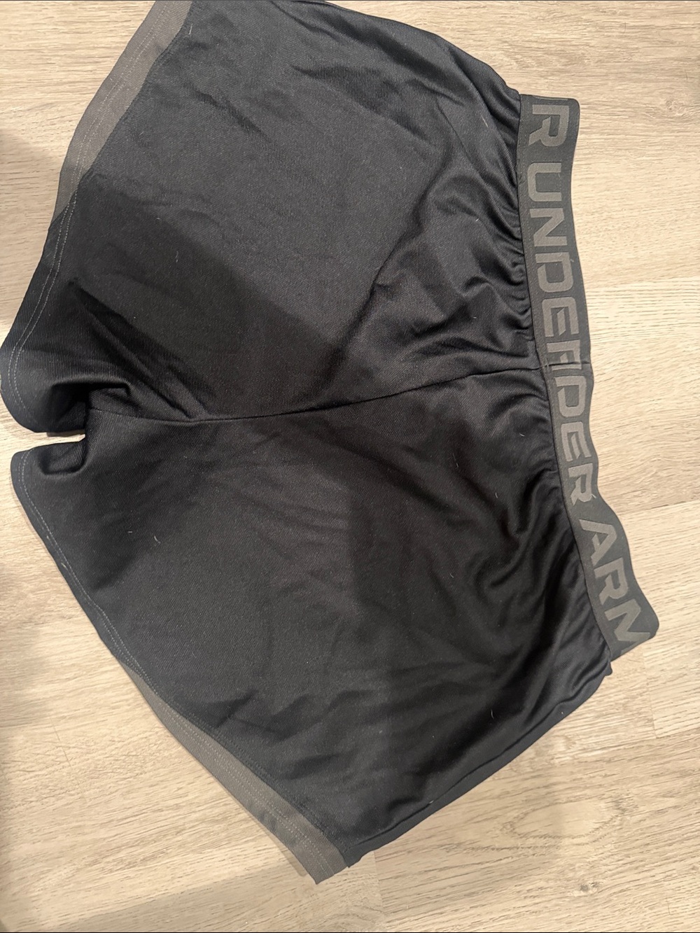 Under Armour Men’s Black Athletic Training Shorts with Gray Waistband - Picture 2 of 3